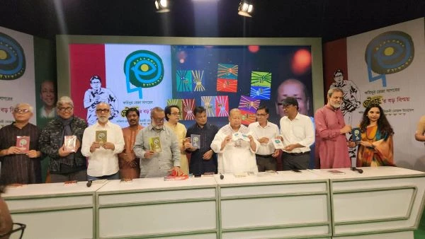 ছোটকাকুর নতুন যাত্রা: ১৪ বই নতুন আঙ্গিকে